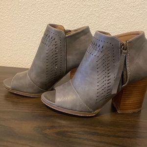 grey womens open toe bootie size 5.5